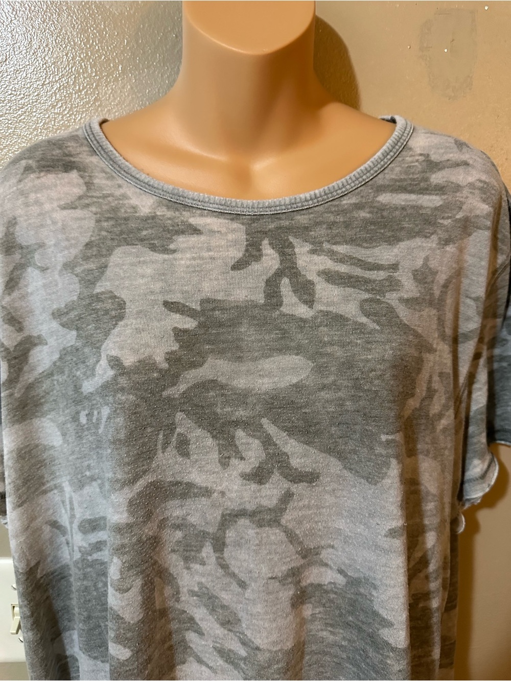 Free People We The Free Camo Burnout Oversized Tee Large Casual Comfy - Picture 8 of 8